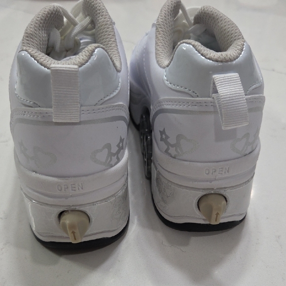 White Roller Skate Sneakers Sz3.5 New Without Tag Or Box - Picture 7 of 13